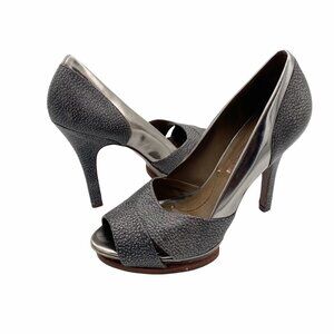 BCBGMAXAZRIA Pebbled Leather Silver Metallic Peep Toe Stiletto Heels Size 7B Y2K